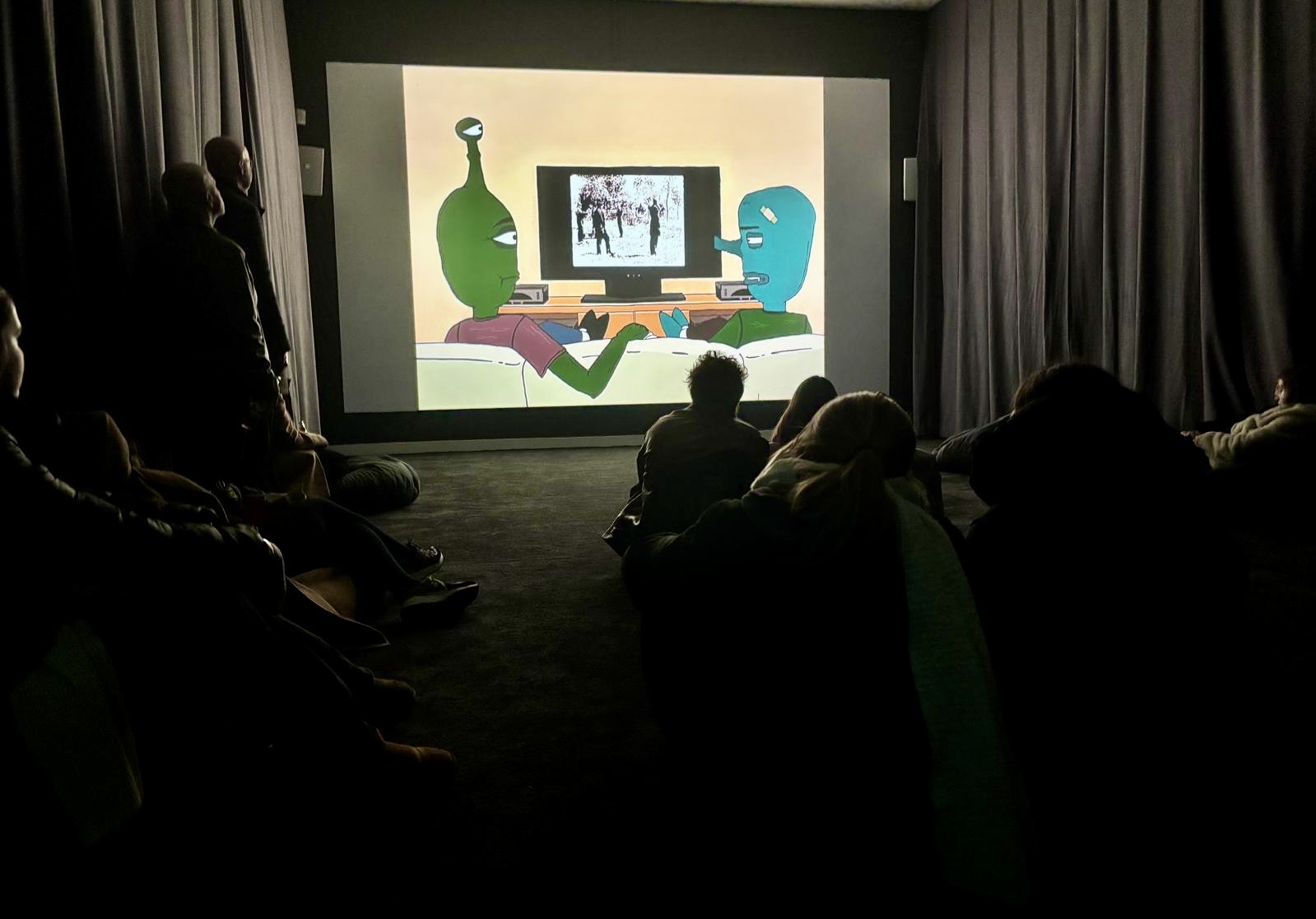 Das Seminarfach „Nur keine Hektik“ – Künstlerische Darstellung von Bewegung und Zeit präsentiert künstlerische Facharbeiten im Kunstverein Braunschweig e.V. in der Villa Salve Hospes